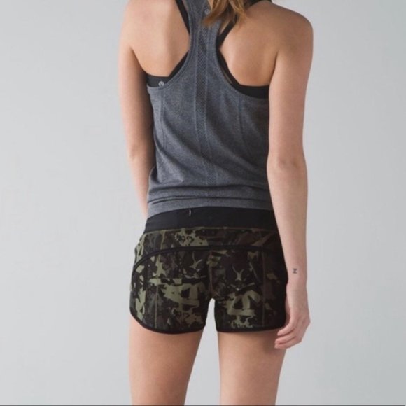 Lululemon Speed Short Pop Cut Fatigue Green/Black Size 6 or 8 (size missing) - Picture 4 of 9